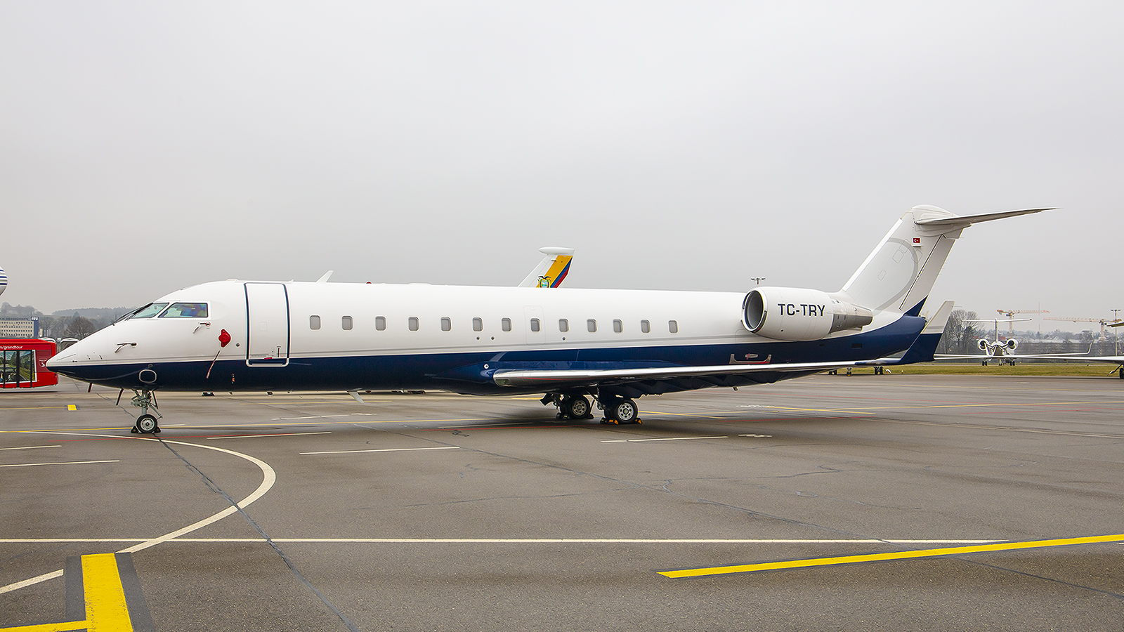 TC-TRY, eine CRJ-200 der Türkischen Regierung.