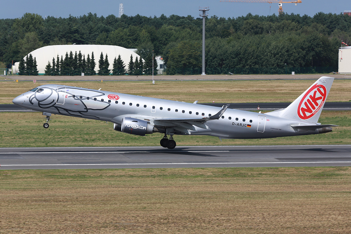 Die Embraer der Niki sind nun mit deutschem Kenner zur LGW gekommen.