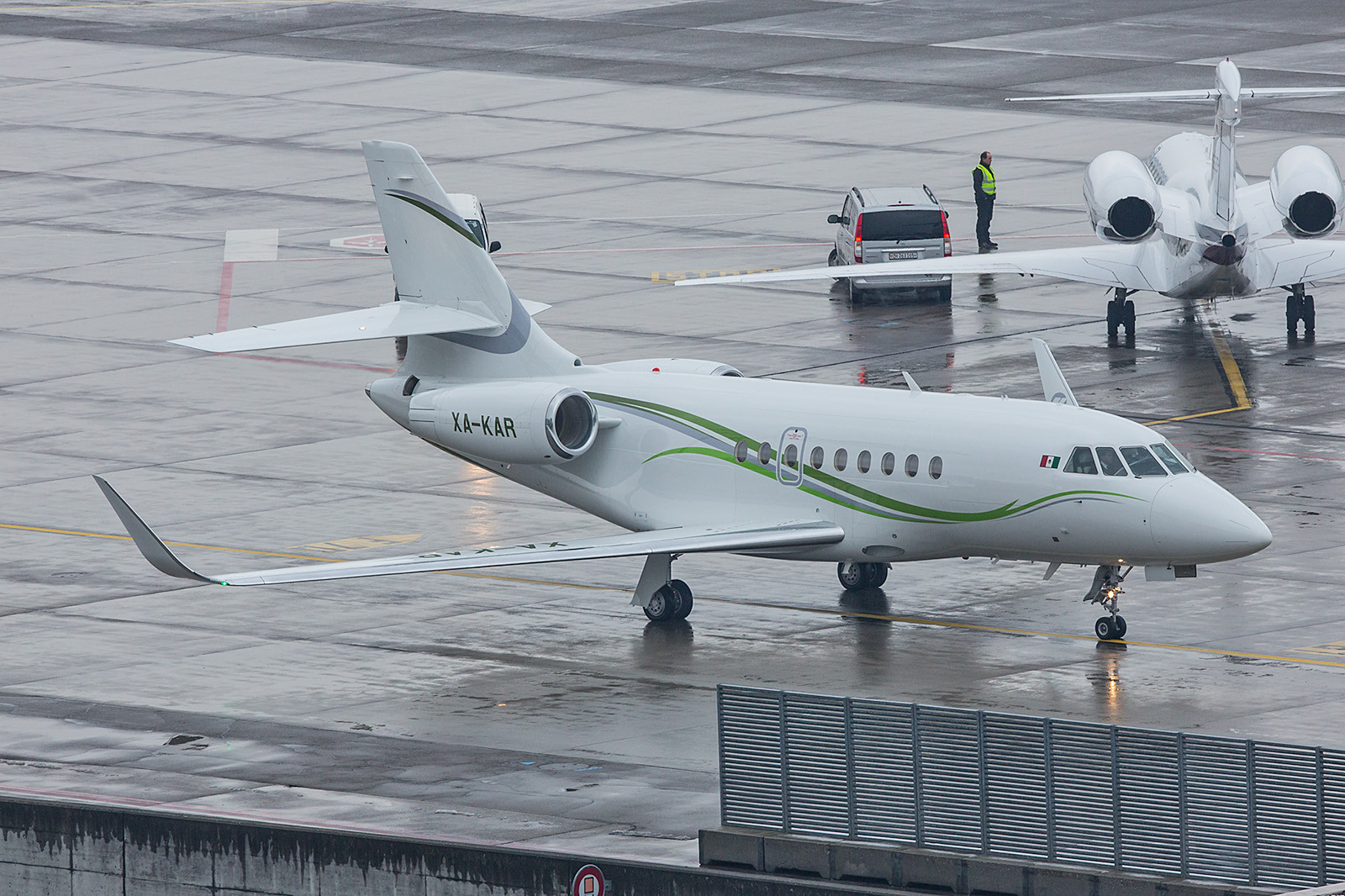 XA-KAR; unknown owner Falcon 2000S