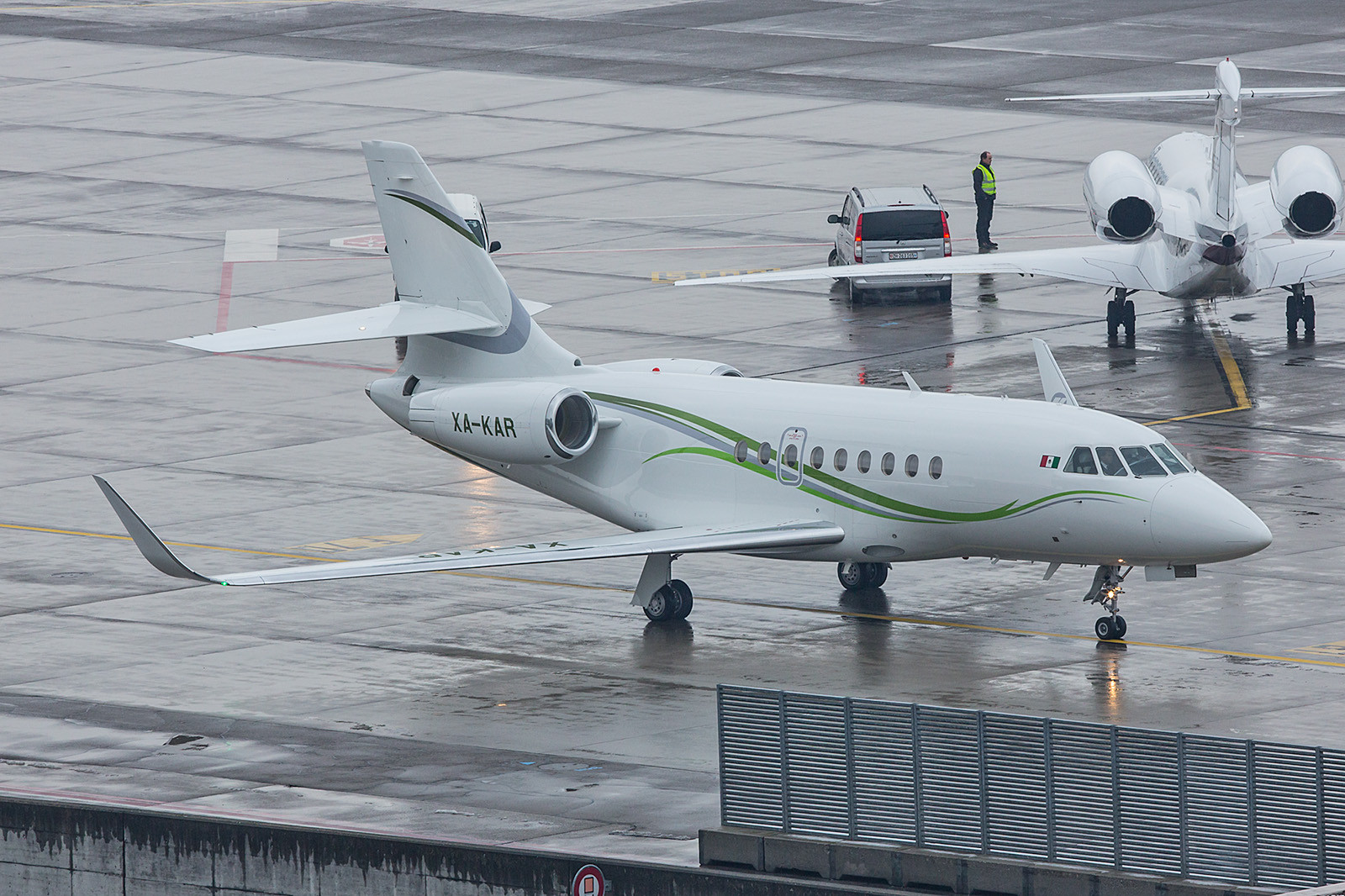 XA-KAR; unknown owner Falcon 2000S