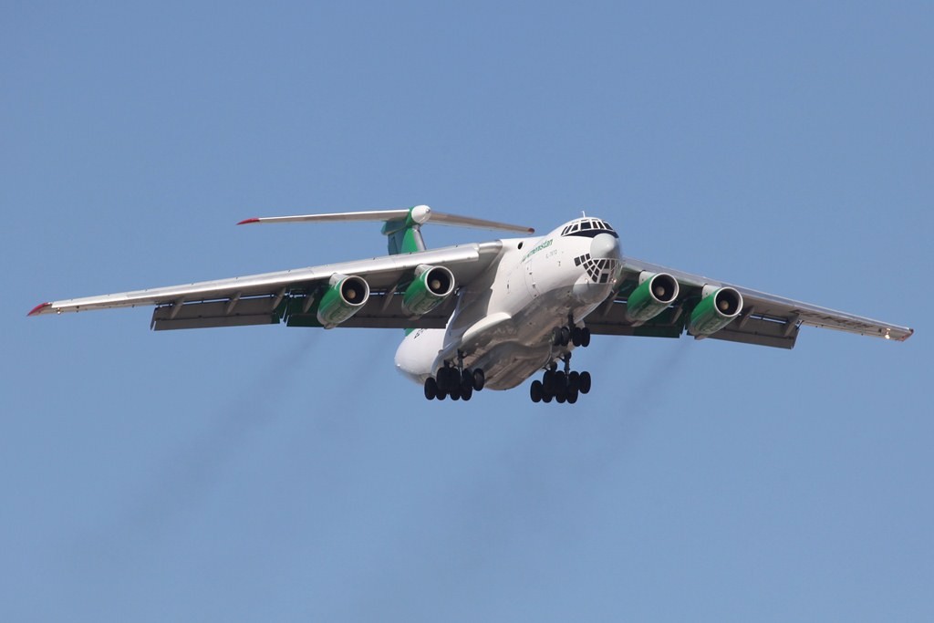 IL 76 Frachter aus Turkmenistan, die IL 76 waren der Hauptgrund für unsere Reise in die Emirate.