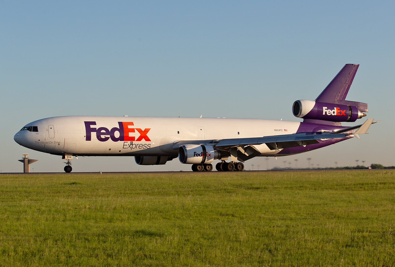 Paris CDG ist der wichtigste Flughafen für den Fed Ex in Europa. Hier gibt´s sogar noch die MD-11.