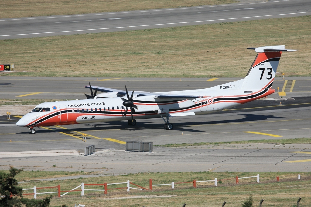 Die DASH-8 fliegt derweil die Aufklärung über dem Meer.