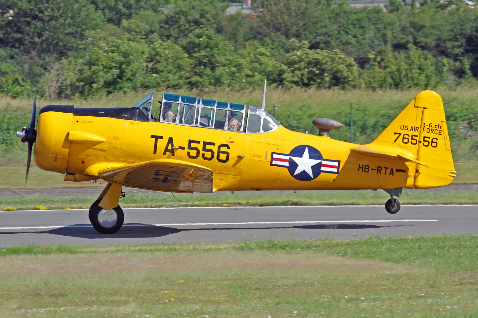 HB-RTA - Diese North American AT-6A Texan wurde am 7. Juli 1941 mit der Kennung 76-3556 in Inglewood fertig gestellt, danach jedoch als Harvard IIA und der Kennung  AJ586 von der Royal Air Force übernommen.   