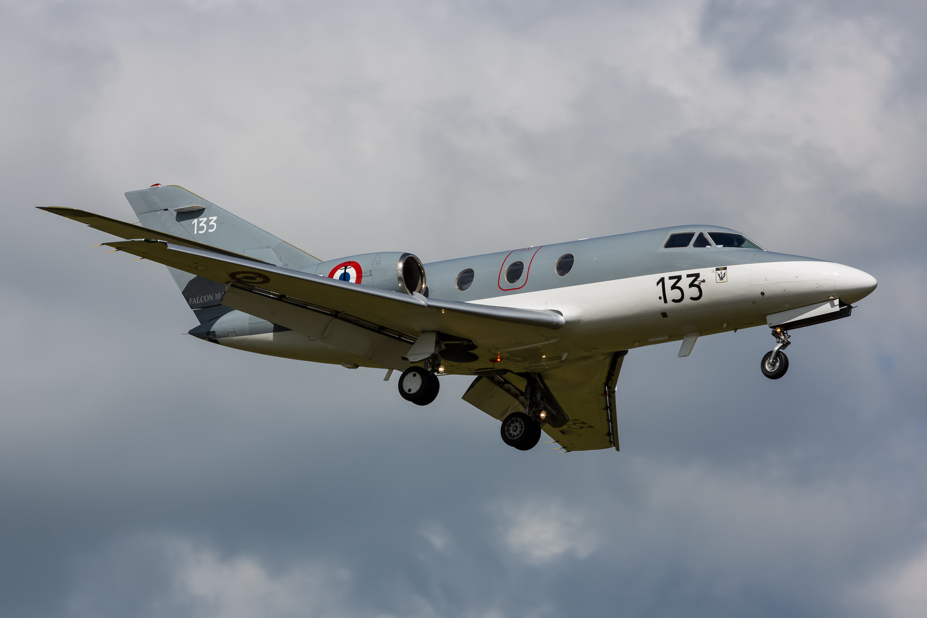 Als Supporter kam diese Falcon 10 der Aeronavale.