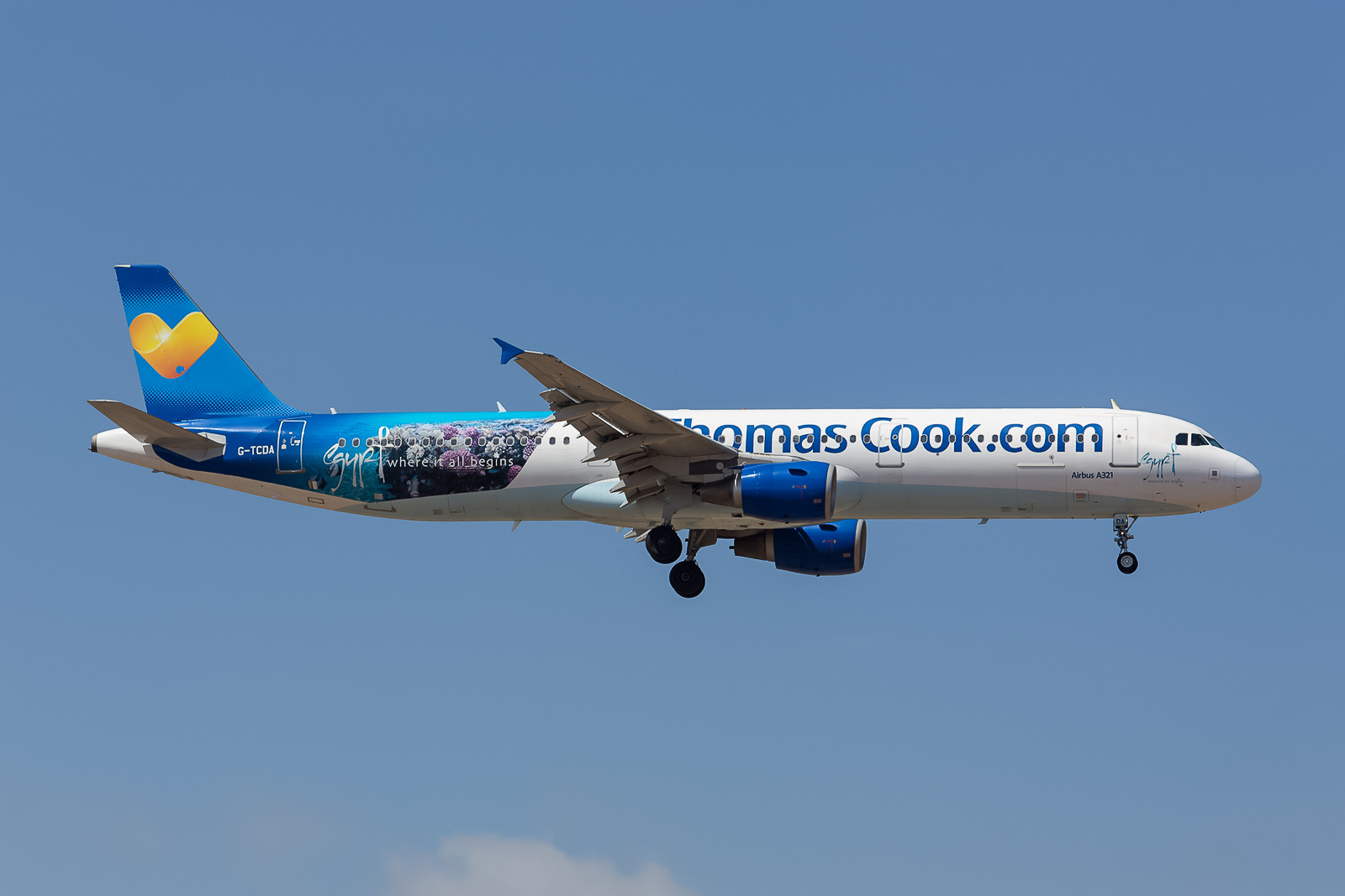 G-TCDA, ein Airbus 321-211 mit einer "Egypt"-Sonderbemalung für Thomas Cook. (ex-My Travel, ex-Turkish Airlines)