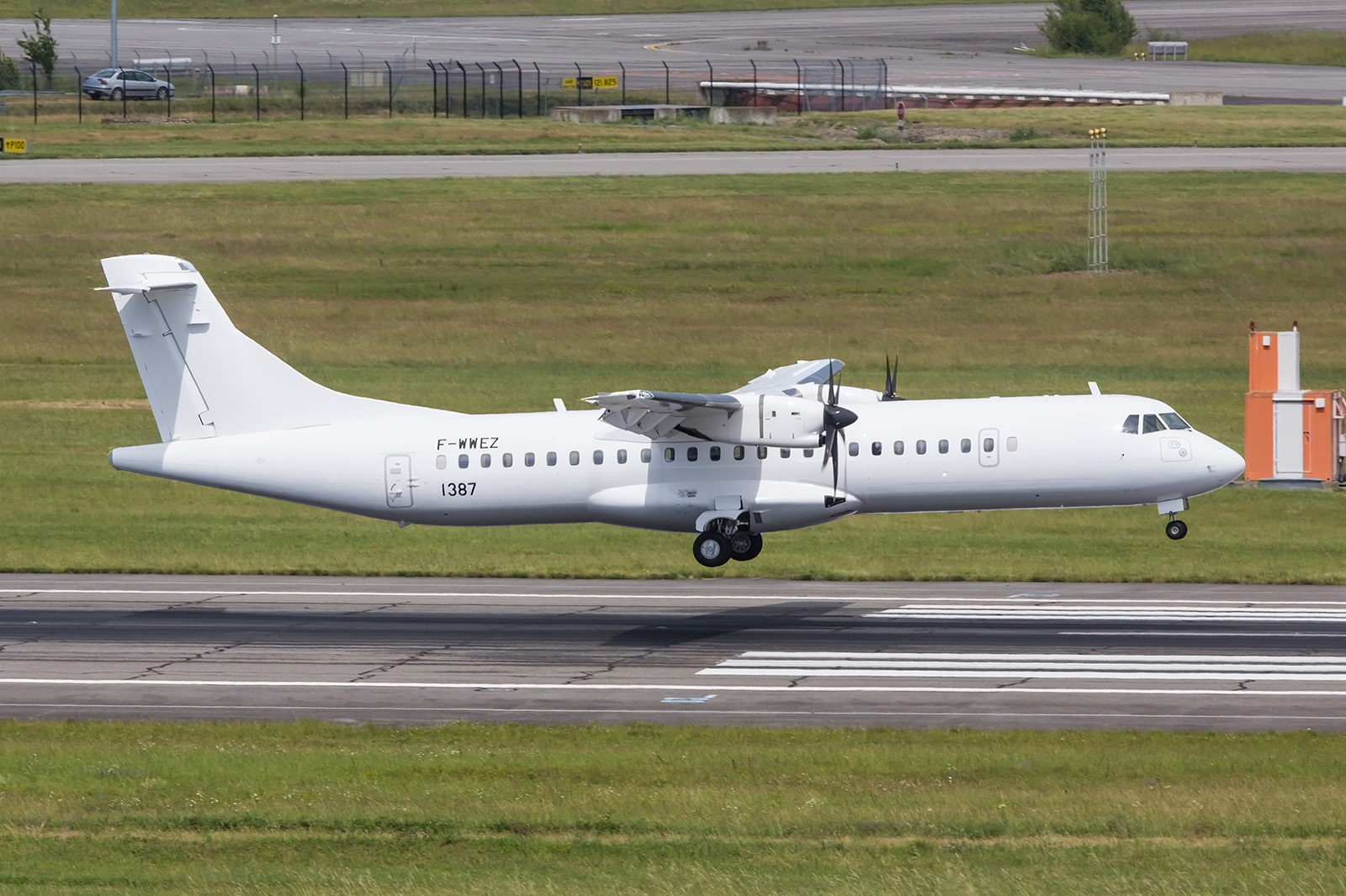 Diese hier noch weiße ATR72 geht an die Indigo.