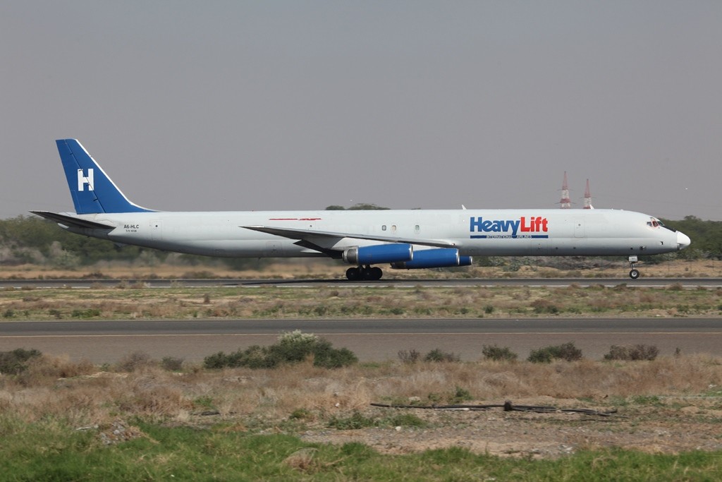 Douglas DC 8-63F der HeavyLift gehörte einst der Air Canada.