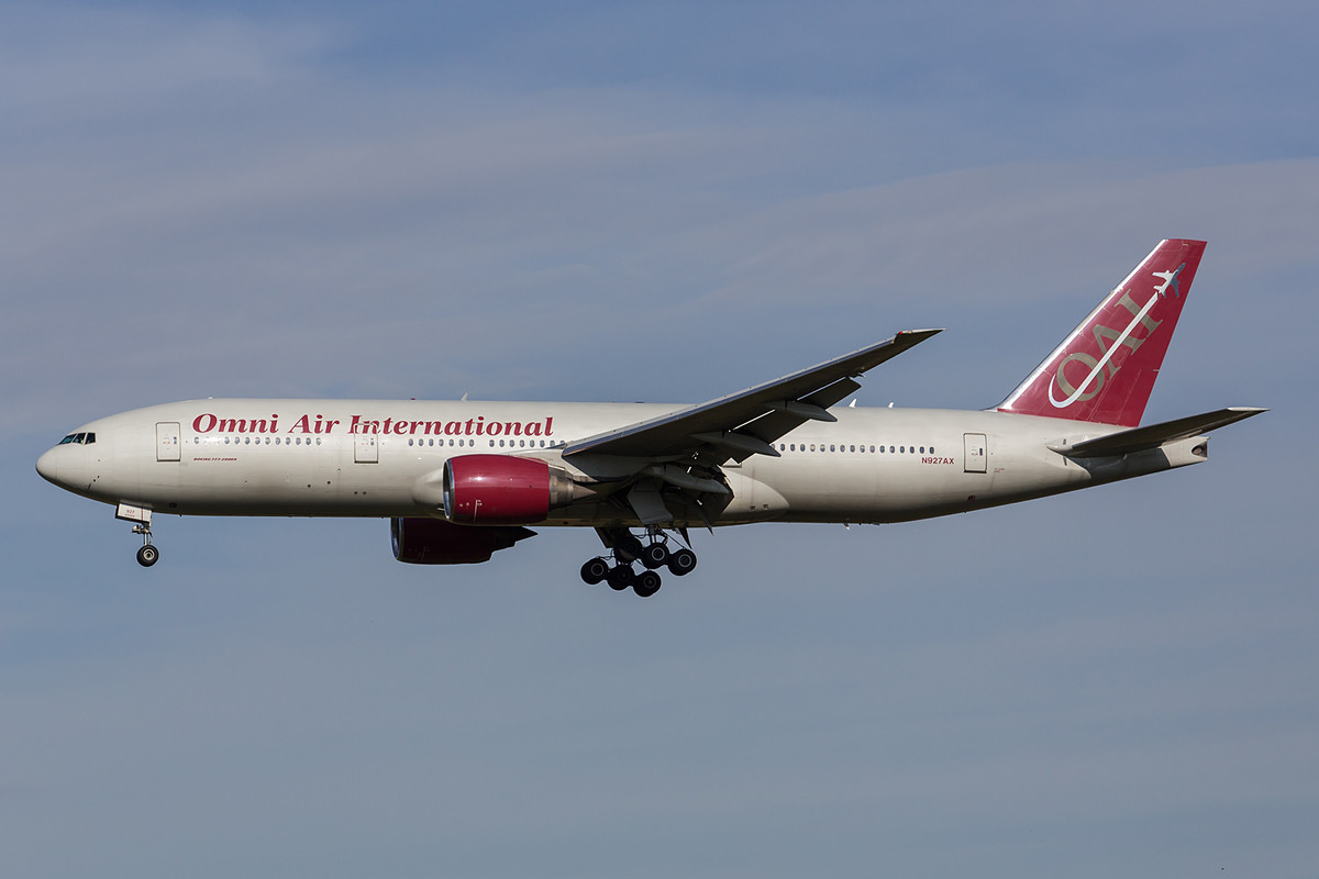 22.10.2013; N927AX, Boeing 777-200 Omni Air