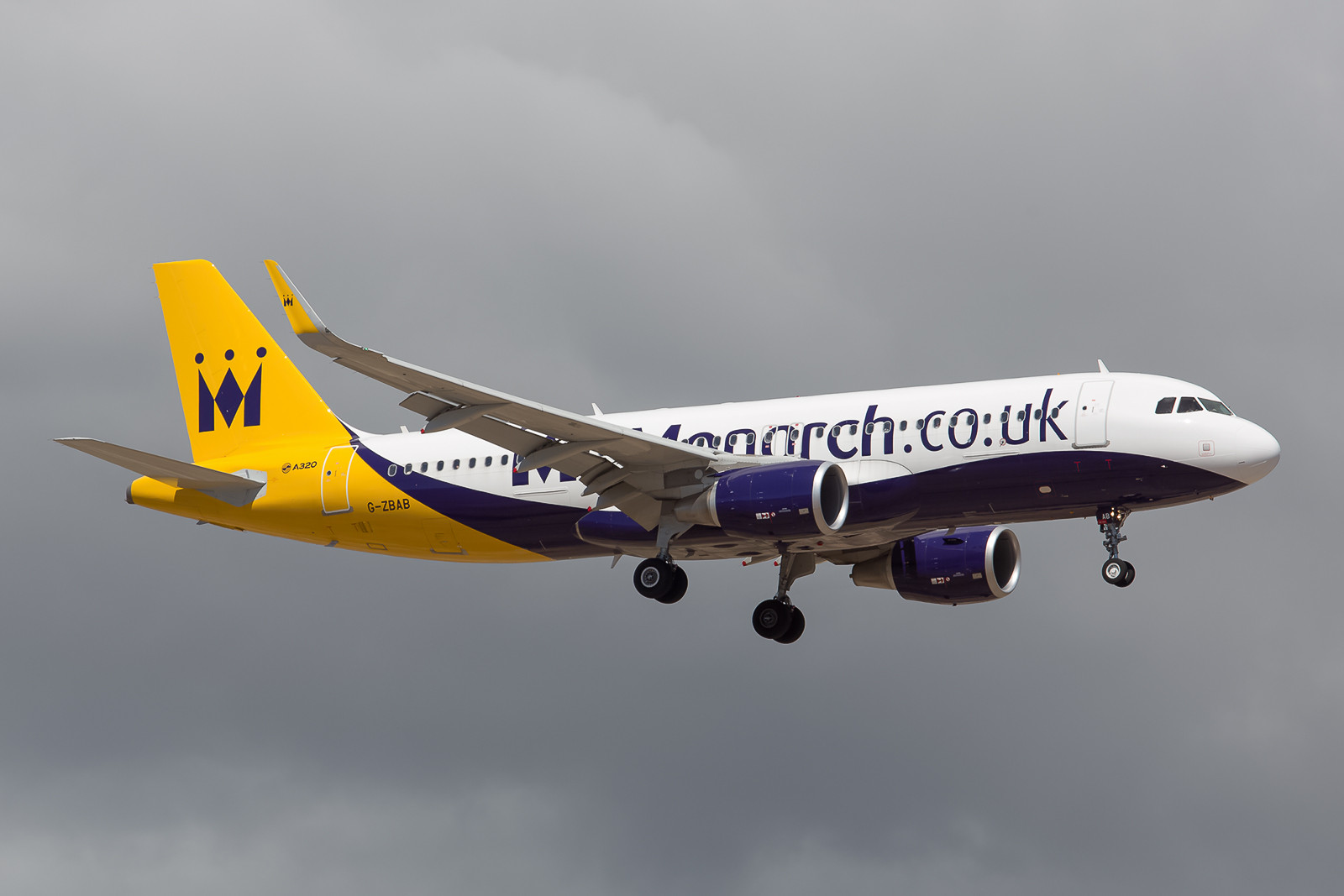 Recht neu ist Monarch´s G-ZBAB, ein Airbus 320-214.