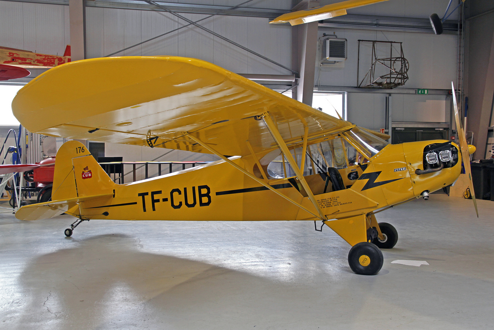 Private Piper J-3C-65 Cub TF-CUB, AEY, 14. August 2020