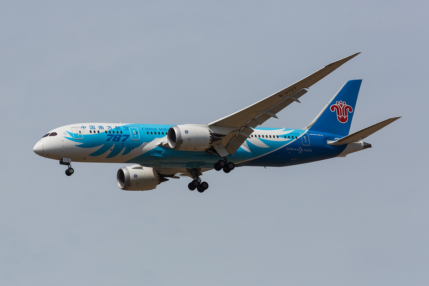 Gegen 14:30 Uhr kommt täglich ein Dreamliner der China Southern aus Guangzhou. 