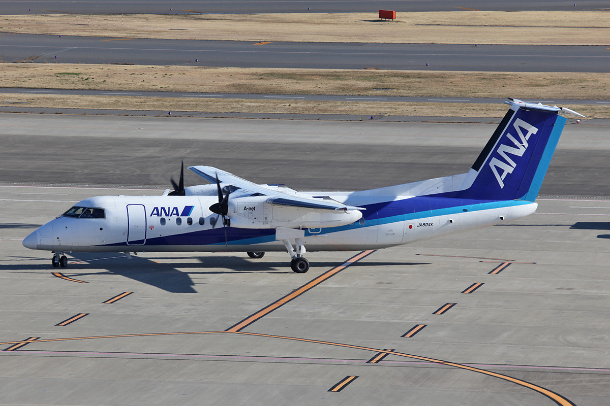 Auch die kleinen Dash 8-300 kommen ab HND zum Einsatz.