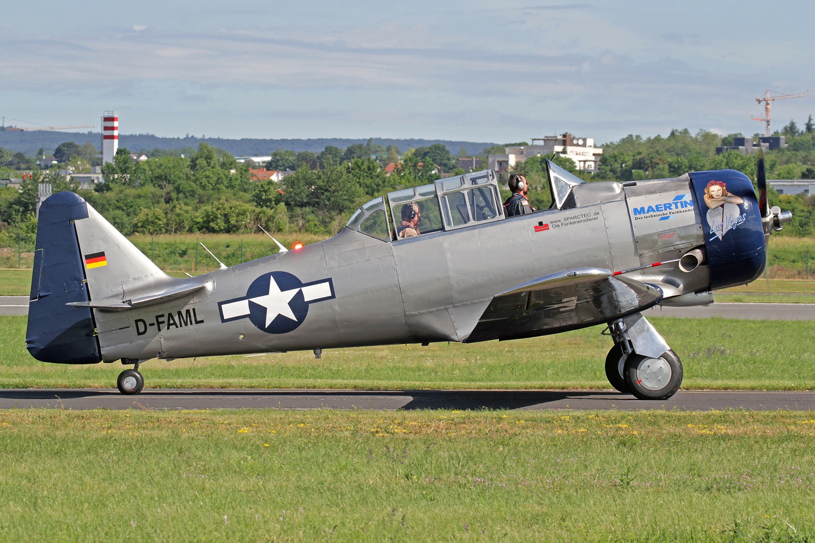 D-FAML - Diese North American AT-6D Texan wurde 1942 mit der Kennung 42-85245 an die United States Army Air Force ausgeliefert. Im Jahre 2006 kam sie nach Deutschland und ist hier als D-FAML registriert, außerdem erhielt sie den Namen "Miss Las Vegas".