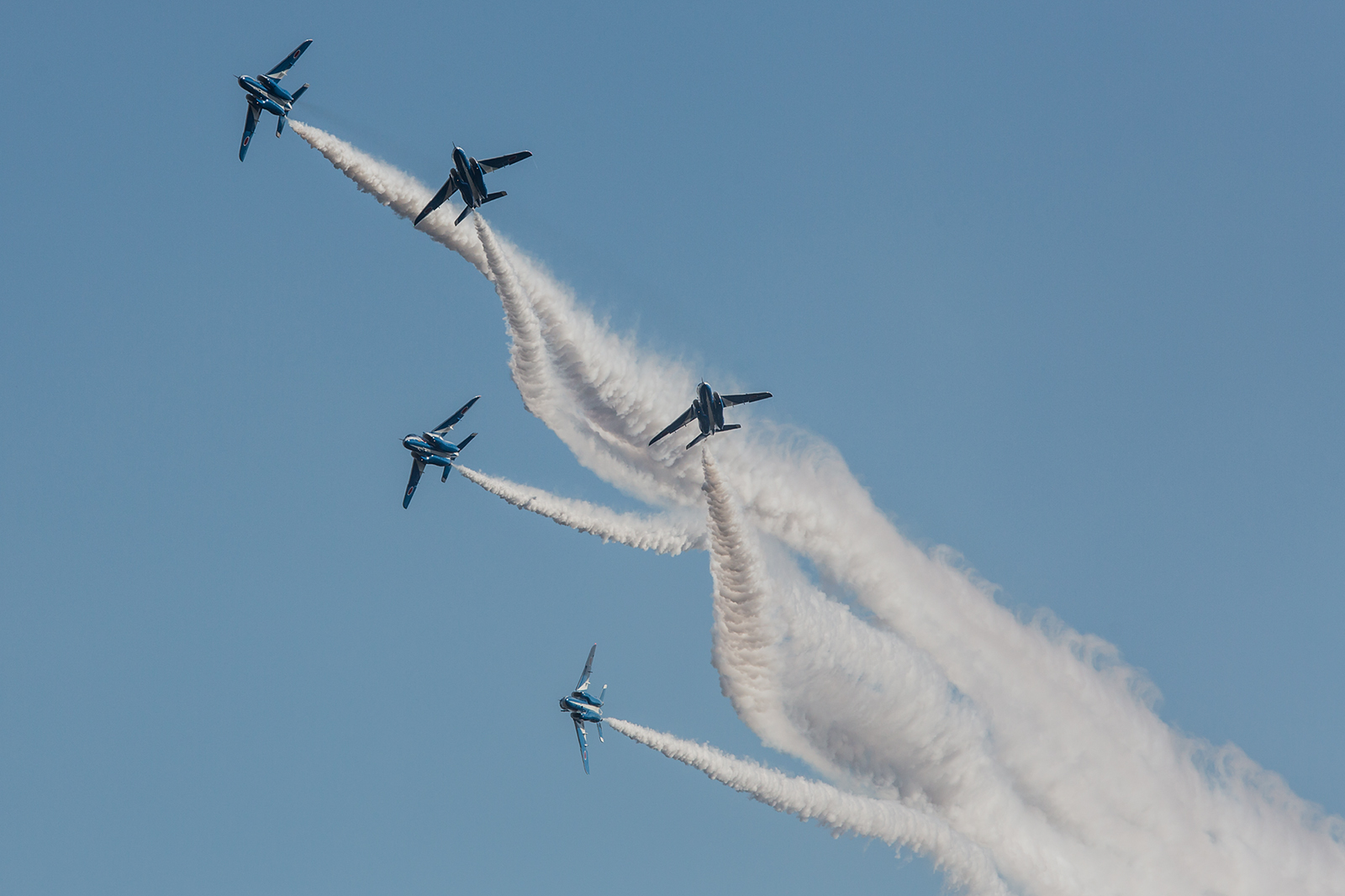 Eines der typischen Manöver der Blue Impulse, ist das Öffnen der Formation zum V.