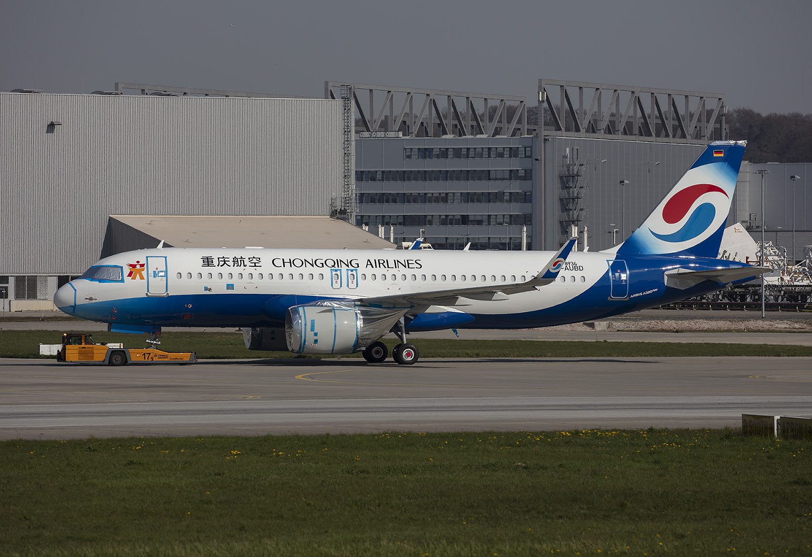 Eine der vielen "kleinen" Airlines in der VR China ist Chongqing Air.