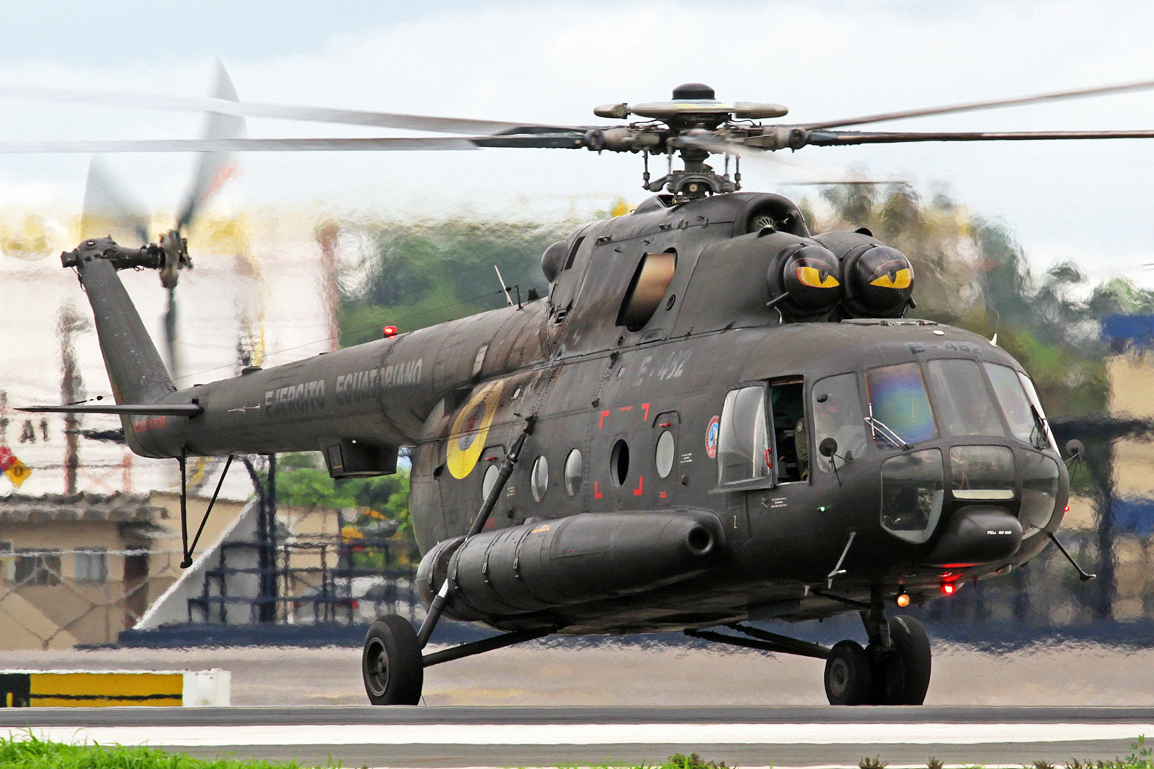 Ejercito Ecuatoriano Mil Mi-171 E-482 - Mein absolutes Tageshighlight! An Bord befand sich übrigens der ecuadorianische Staatspräsident Rafael Correa auf dem Weg nach Babahoyo.