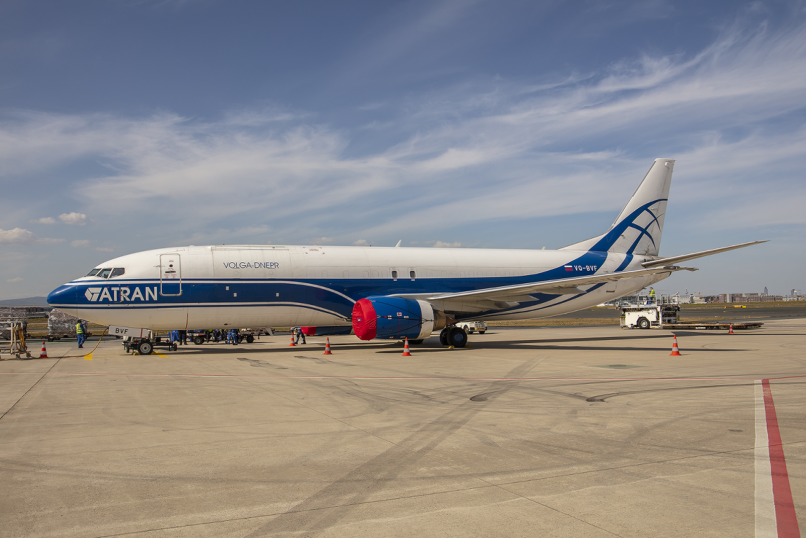 Atran Boeing 737-400, ein Tochterunternehmen der Volga-Dnepr.