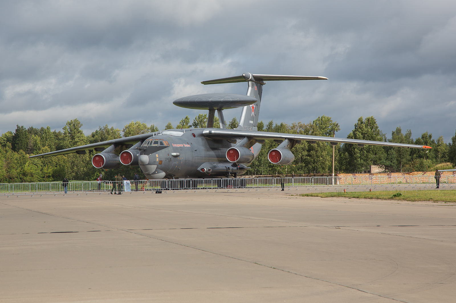 Die Berijew A-50 basiert auf dem Transportflugzeug Ilyushin Il-76.