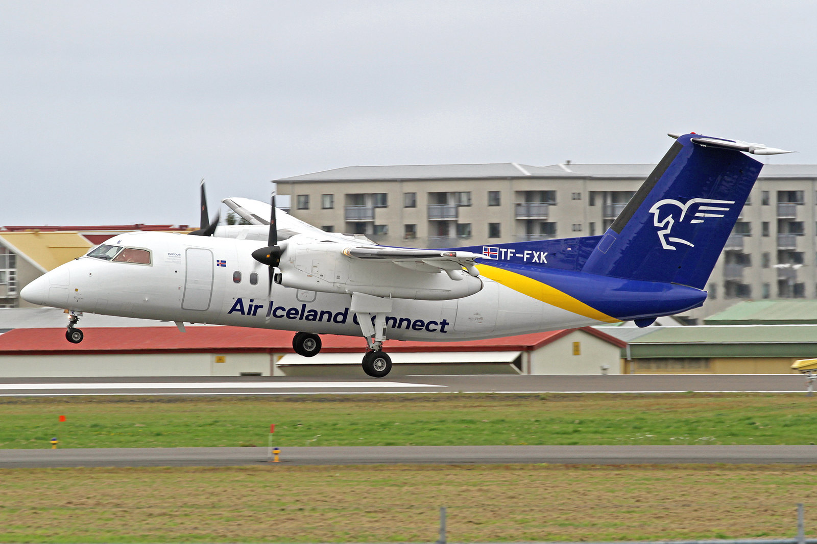 Air Iceland Connect DeHavilland DHC-8-202Q TF-FXK "Þuríður sundafyllir", RKV, 10. August 2020.