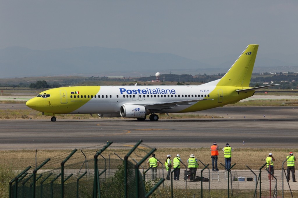 Eine Boeing 737-400 der Mistral. Nachts fliegt Sie die Post in Italien.