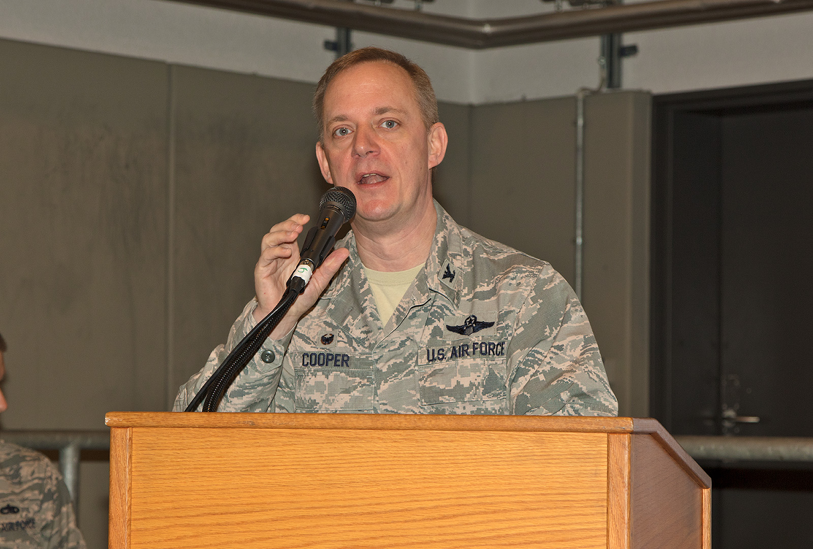 Col. Thomas Cooper, Kommandeur der 521st Air Mobility Operations Wing.