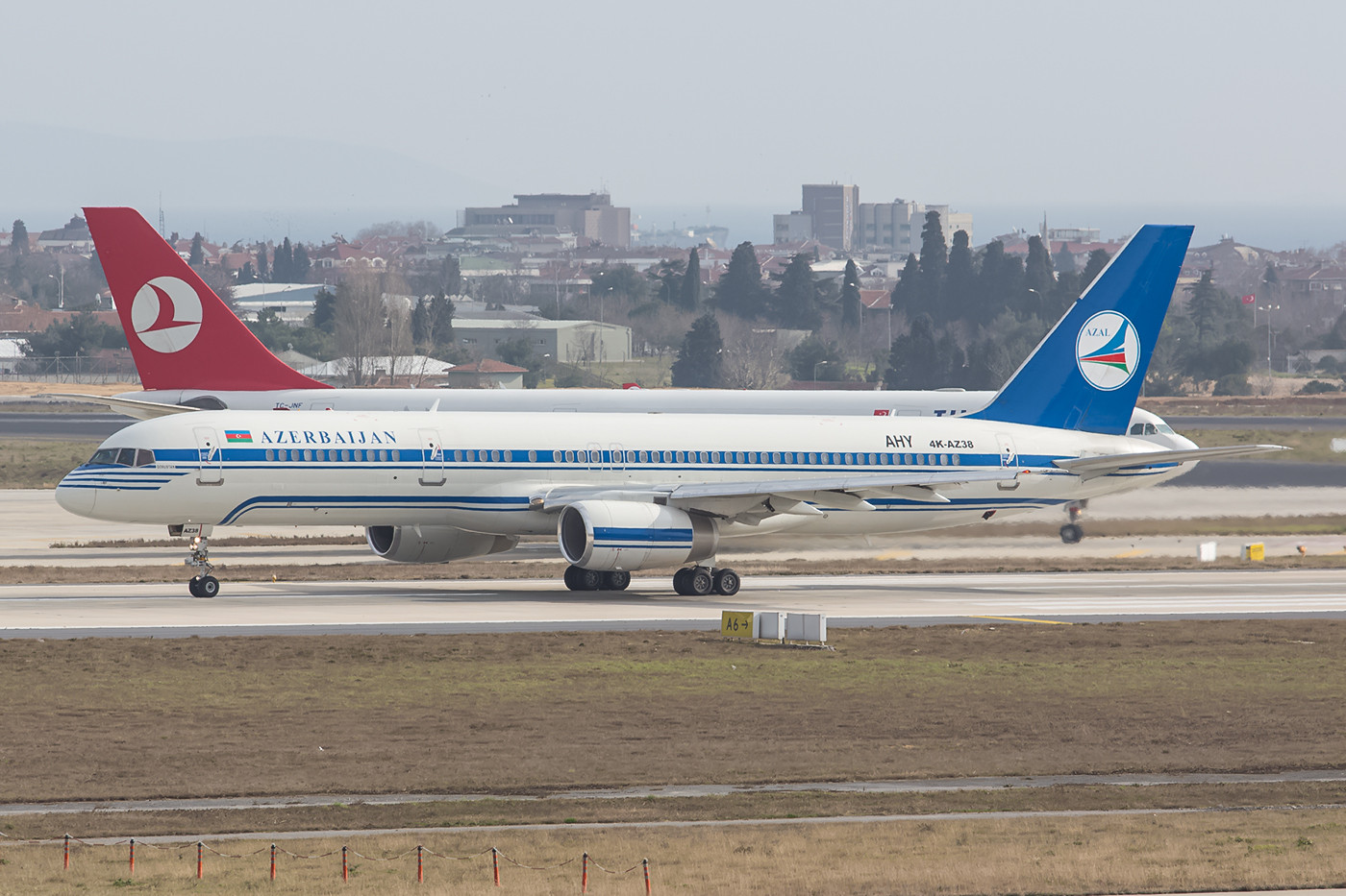 Boeing 757 aus Azerbaidschan noch in den alten Farben.