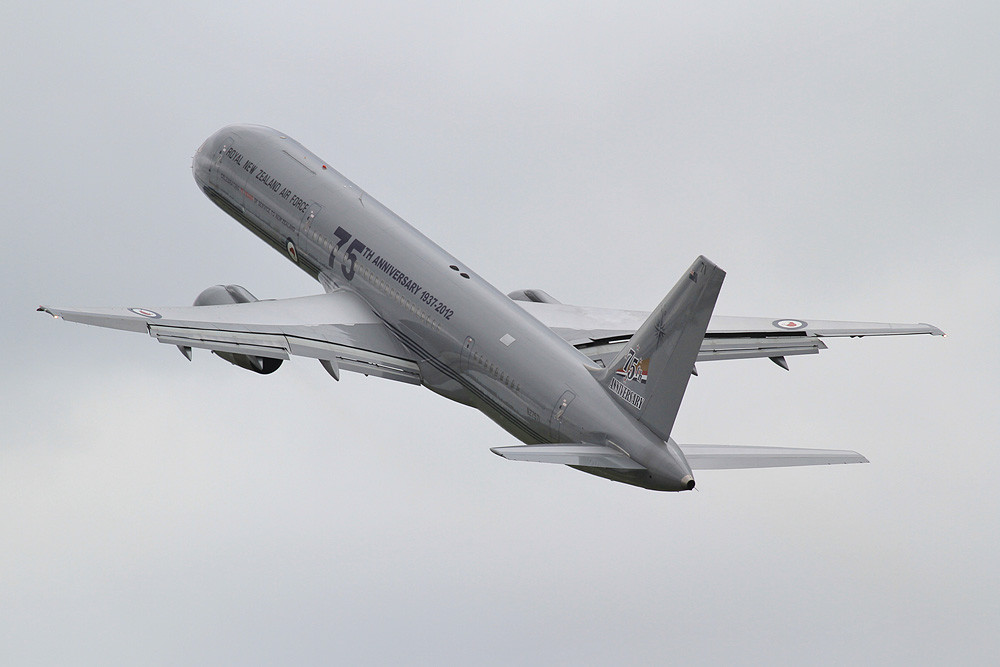 Boeing 757 der RNZAF, eine ehemalige Dutchbird-Maschine.