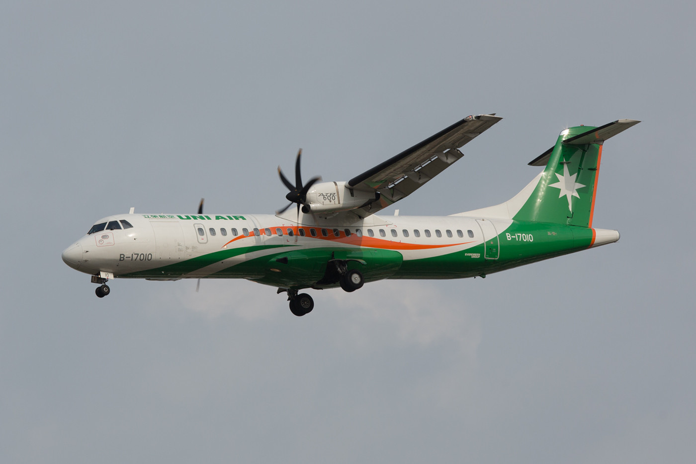 ATR 72-600 der Eva-Tochter UNI Air.