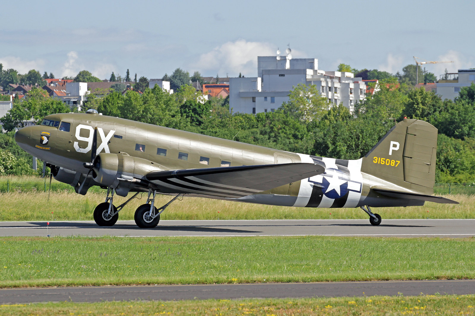 N150D - Diese 78 Jahre alte Dame wurde als eine C-47-DL (c/n 04463) von Douglas in Long Beach gebaut und rollte am 18. November 1941 vom Band. Am 23. Juni 1942 wurde sie der United States Army Air Force mit der Kennung 41-18401 übergeben. 