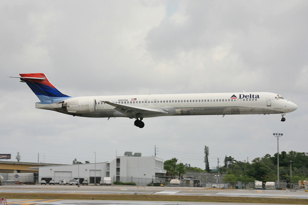 In den vergangenen Jahren hat Delta alle weltweit operierenden MD 90 aufgekauft und ist nun einziger Betreiber dieses Musters.