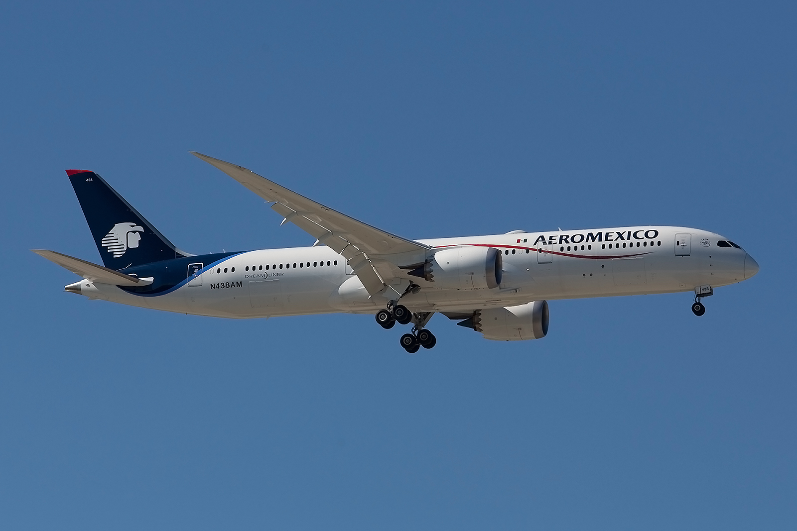 Aeromexico bedient als Mitglied des "Sky Team" ebenfalls CDG.