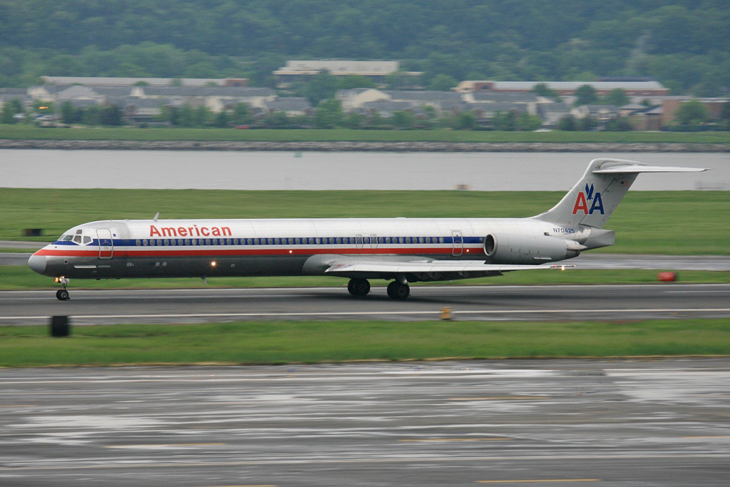 American Airlines hat mittlerweile seinen Flottenumbau abgeschlossen. 2009 betrieb sie noch eine stattliche Anzahl an MD 82, wie die N70425