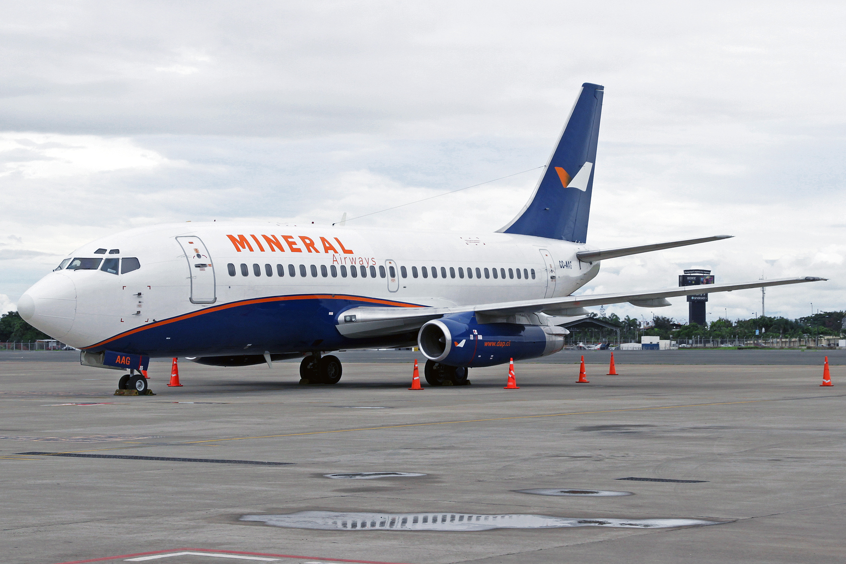 Mineral Airways Boeing 737-247Adc CC-AAG - Mineral Airways ist eine Tochtergesellschaft der Aerovías DAP und betreibt zwei 737-200. 