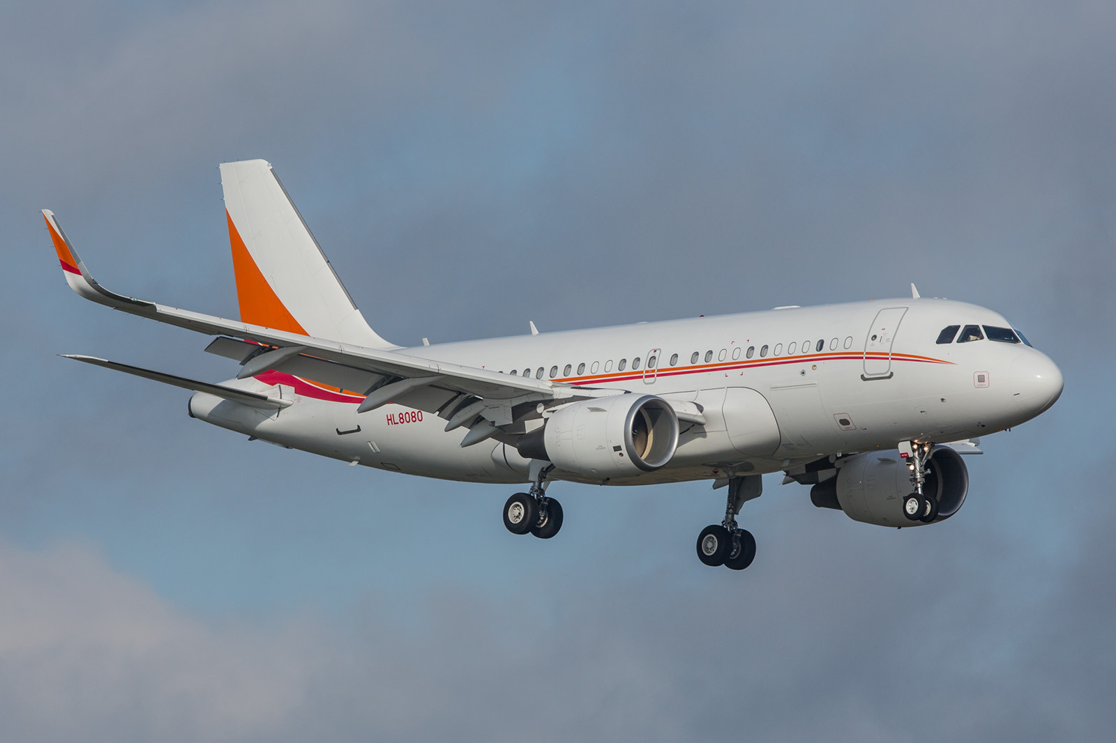 HL8080; SK Telecom Airbus A319-115(CJ)