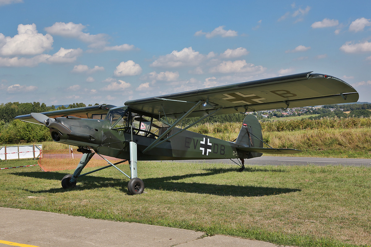 Ein echter Veteran am Himmel die Fieseler Fi-156 Storch.