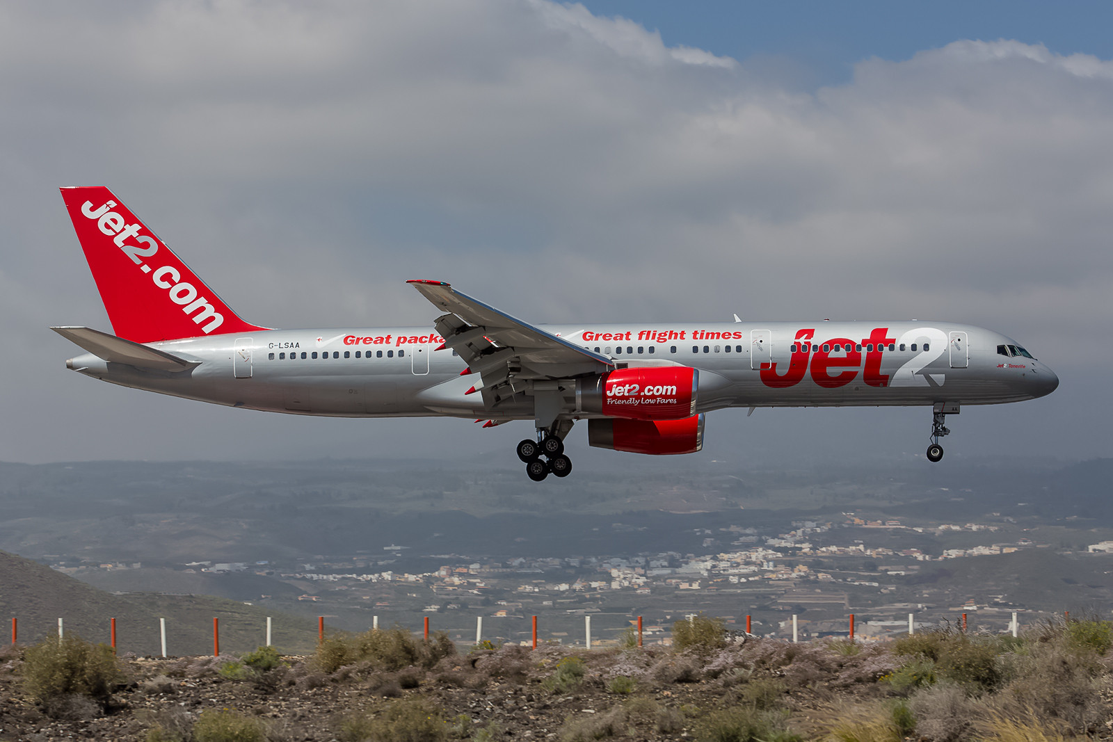 Auch nicht mehr ganz taufrisch ist diese Boeing 757-200 der Jet2 (ex-Air Europa, ex-Air Europe, ex-Iberia, ex-Air Anatolia, ex-Fly Airlines).