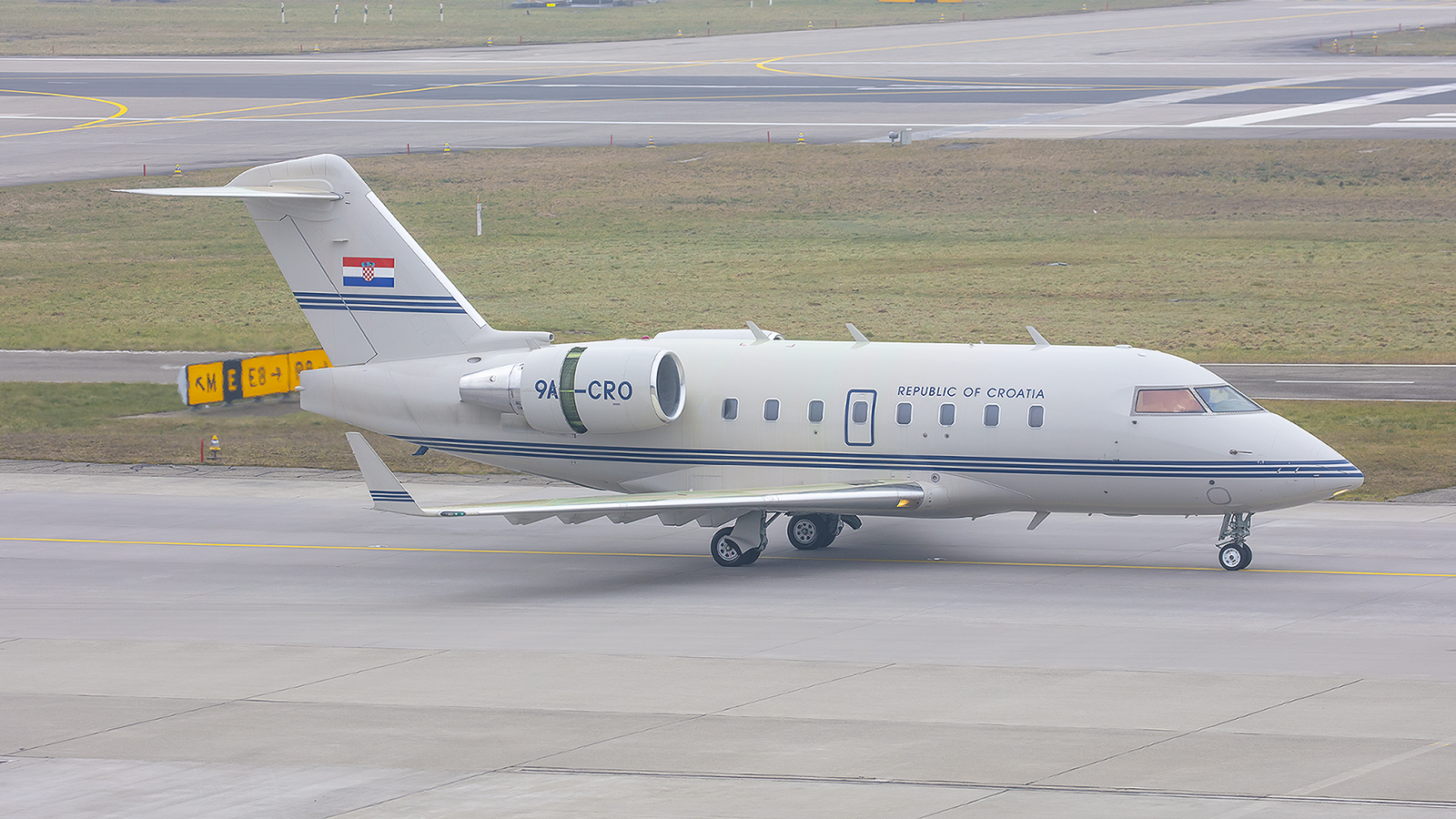 9A-CRO, Challenger 602 der Regierung Kroatiens.