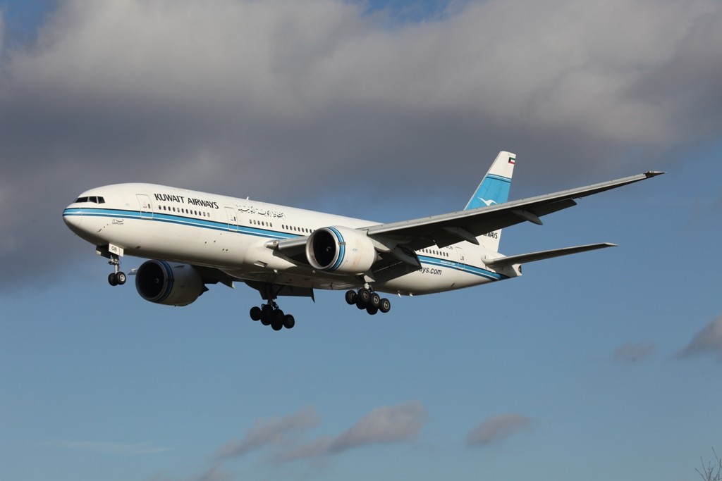 Kuwait Airways fliegt täglich nach LHR, meißt mit Boeing 777-200.