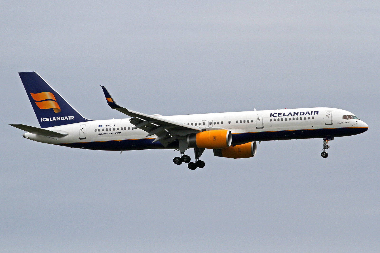 Icelandair Boeing 757-256 TF-LLX "Skjaldbreiður" KEF, 12. August 2020