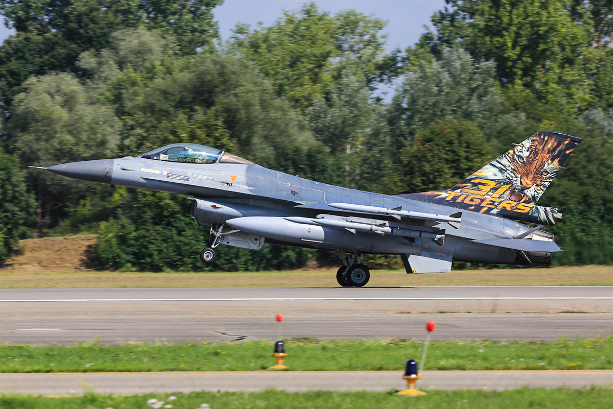 Der belgische Tiger 2013 aus Kleine Brogel, die FA106 eine F-16 MLU.