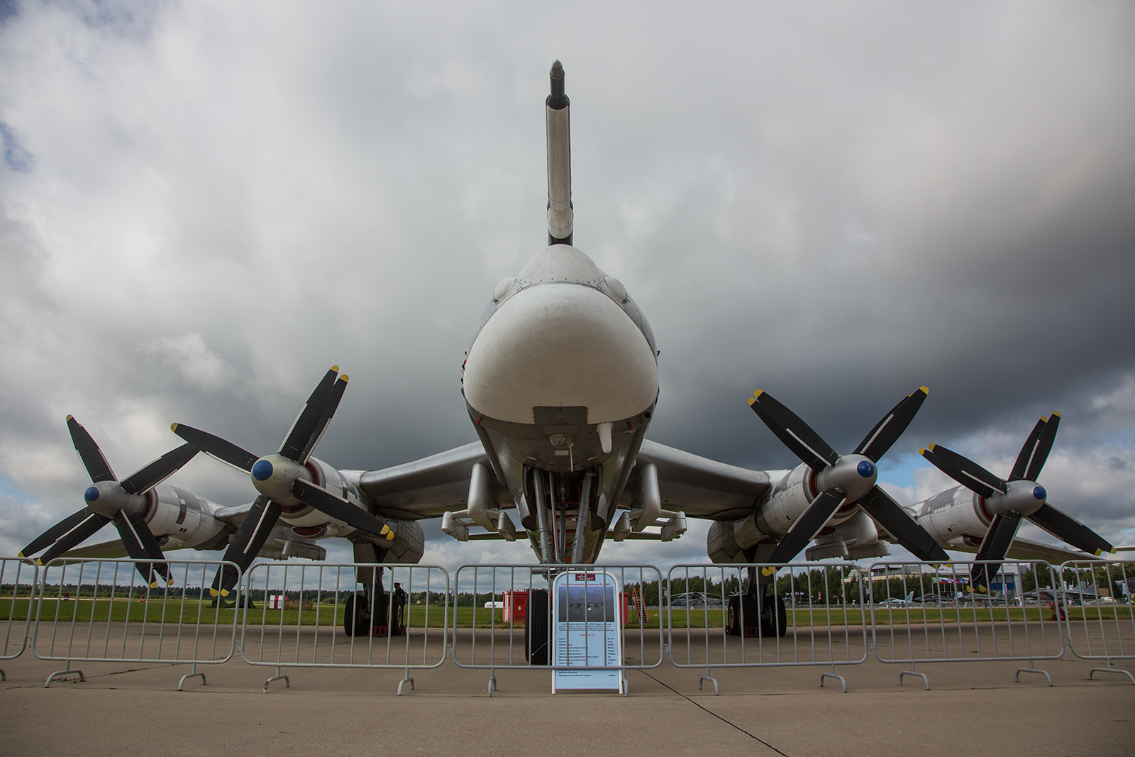 Unter der Nase der Tupolev Tu-95