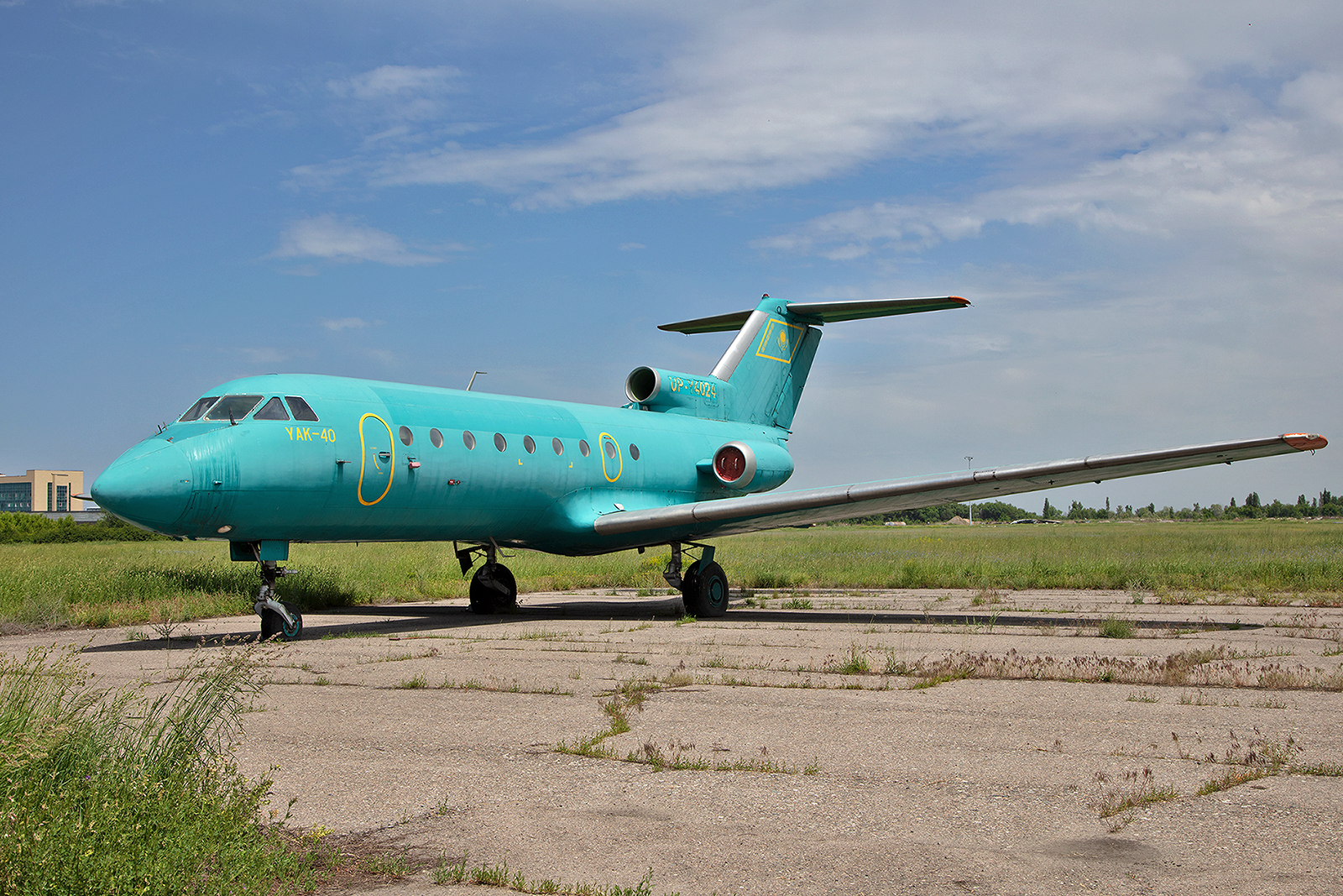 Diese Yak-40 der Berkut Avia hat sicher auch schon bessere Zeiten gesehen.