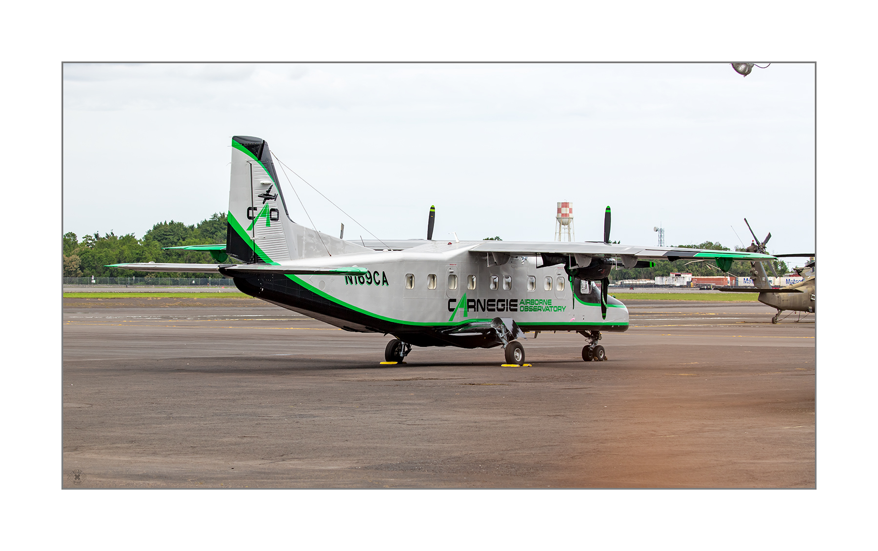 Dornier Do-228-202 Carnegie Institution of Washington (CIW) Das CIW forscht u.a. im Bereich der Astronomie Das Flugzeug ist mit dem AToMS (airborne taxonomic mapping system) ausgerüstet. Das System wird zur dreidimensionalen Kartierung eingesetzt. Es ist 