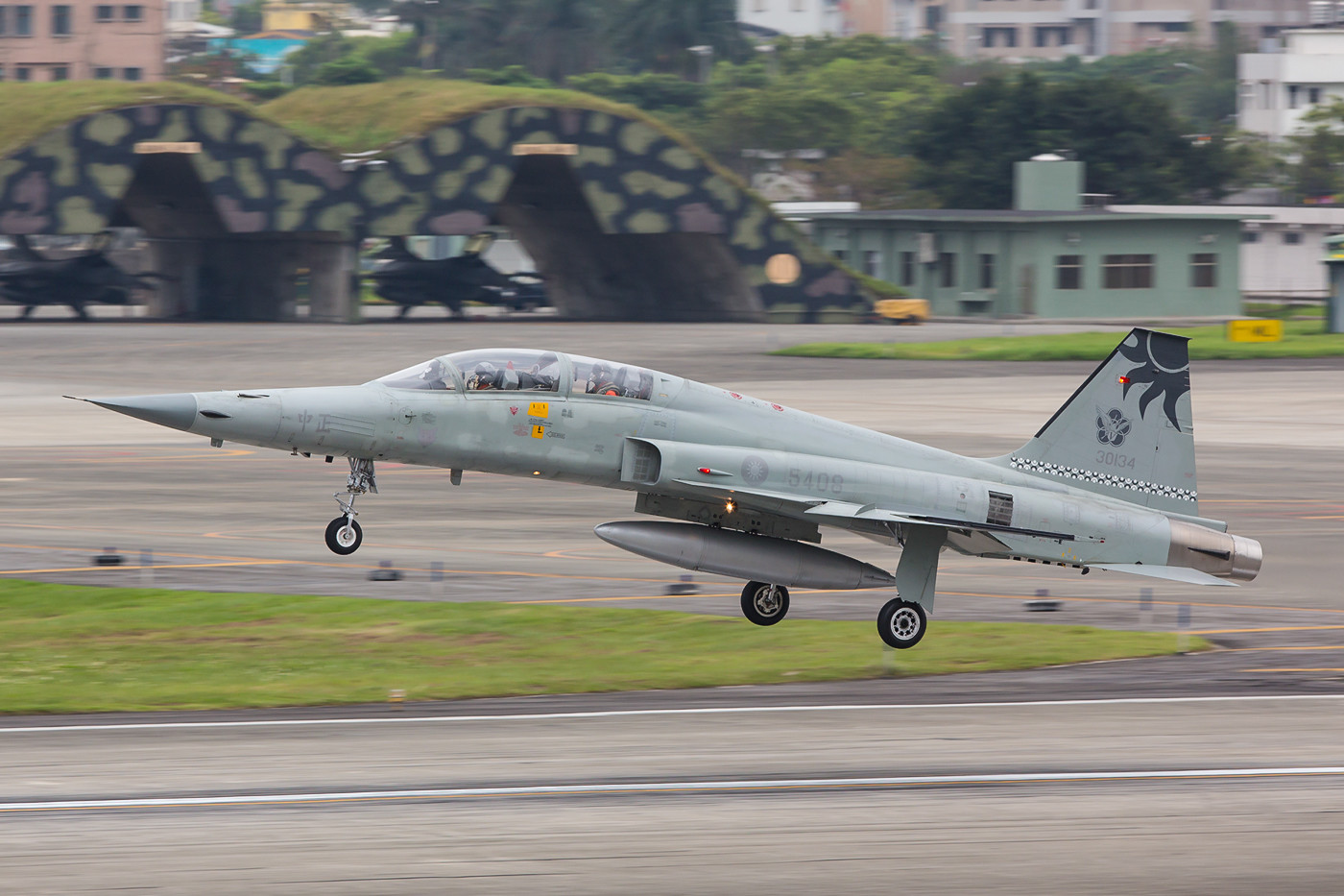 Nach gut einer Stunde kamen auch die F-5 zurück.