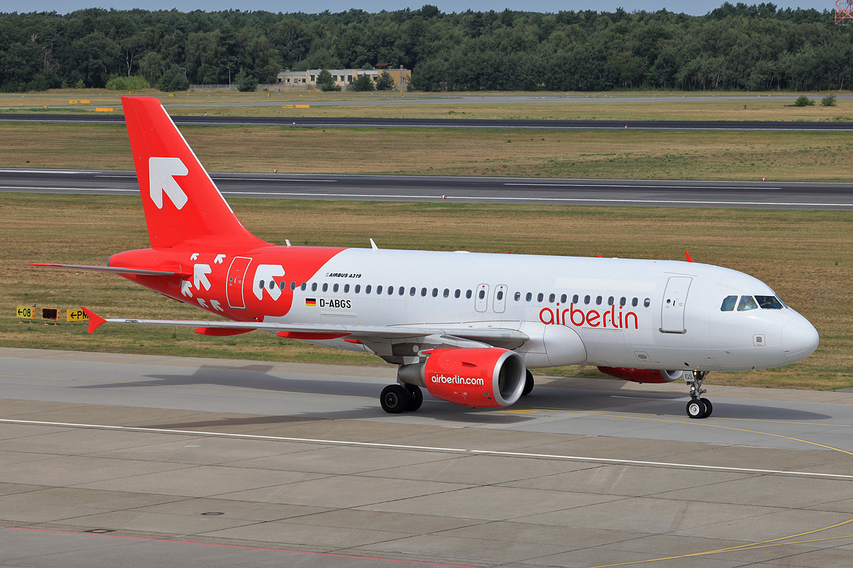 Einer von drei ehemaligen Airbussen der OLT Express heißt nun D-ABGS bei Air Berlin.