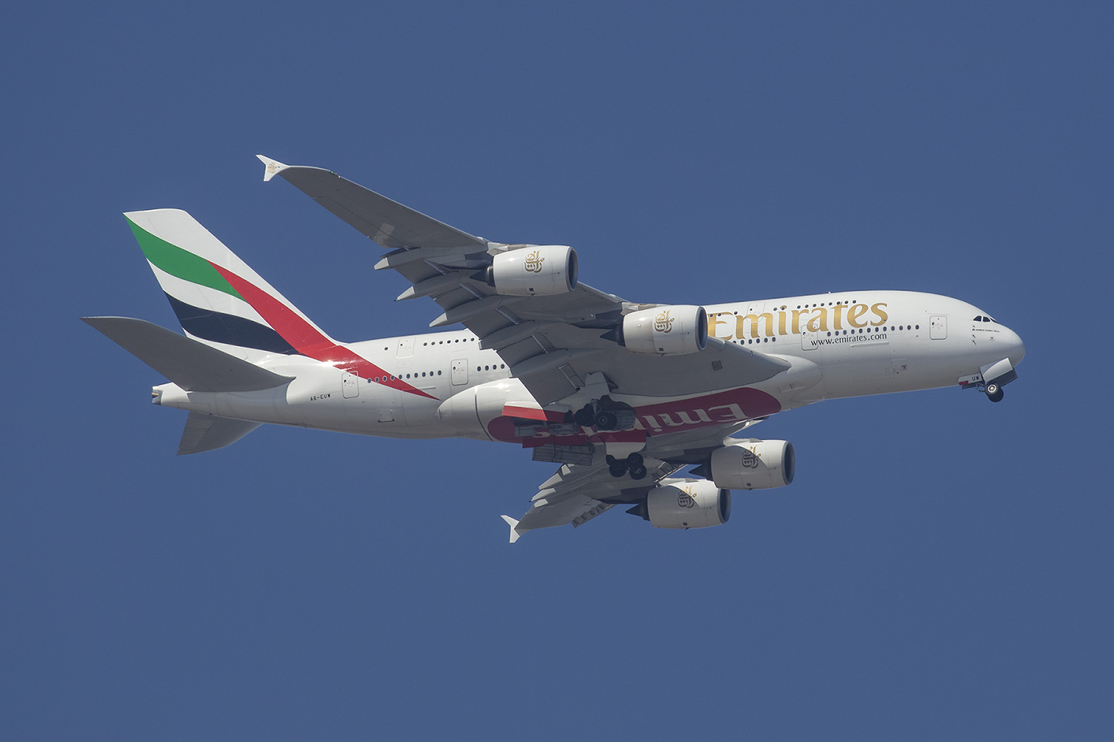 A 380 aus Dubai im Endanflug auf Hamburg Fuhlsbüttel.