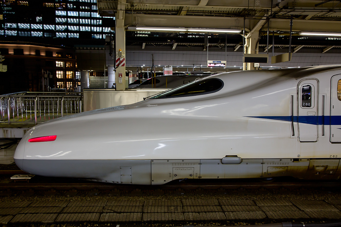 Profilaufnahme eines N700 der JR Central in Tokyo Station.