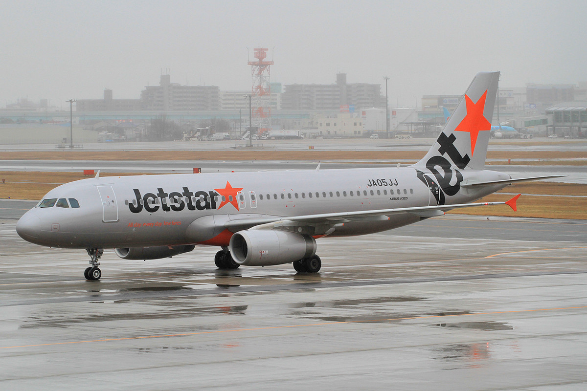 In Fukuoka ging es mit dem Wetter dann mal kurzfristig bergab, A 320 der Jetstar.