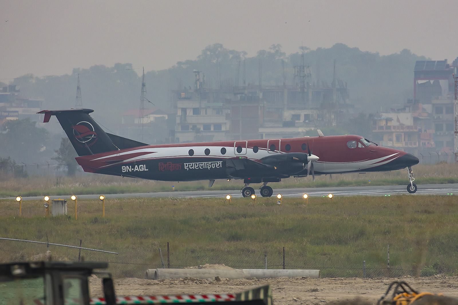 Beech 1900C der Simrik Air.